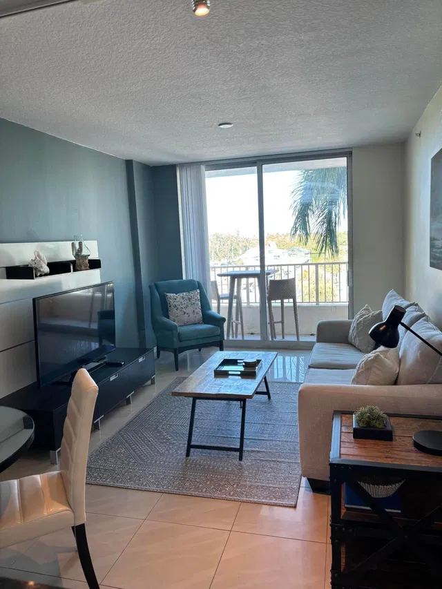 Residence photo 3