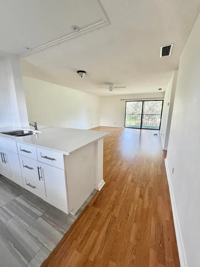 Unit 2030 photo 5