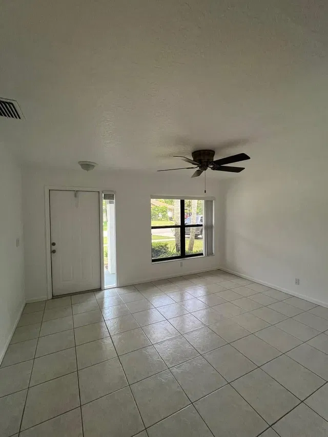  Residence photo 4