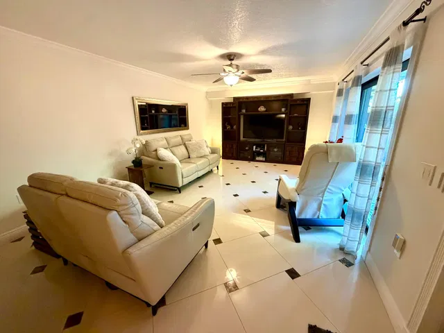Residence photo 14