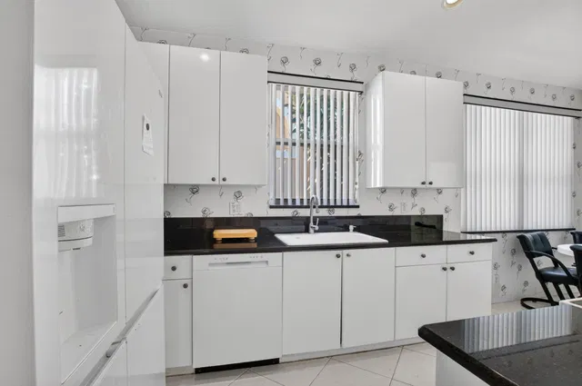  Residence photo 6