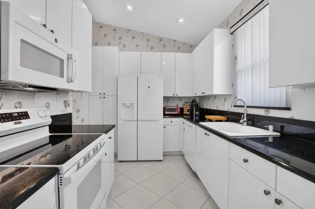  Residence photo 12