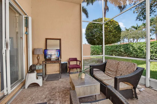  Residence photo 35