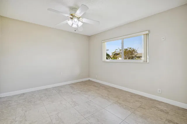 Residence photo 17