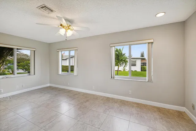 Residence photo 24