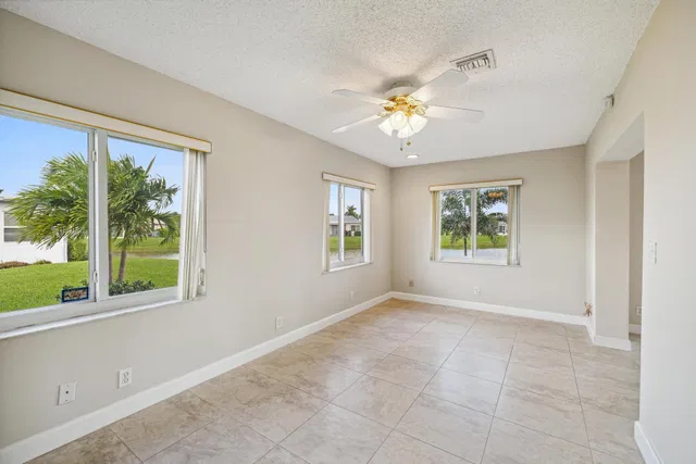Residence photo 25