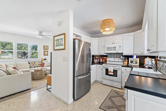 SoSo West Palm Beach Residence photo 8