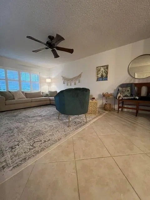 Residence photo 3
