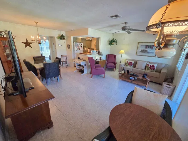 Unit 204 photo 4