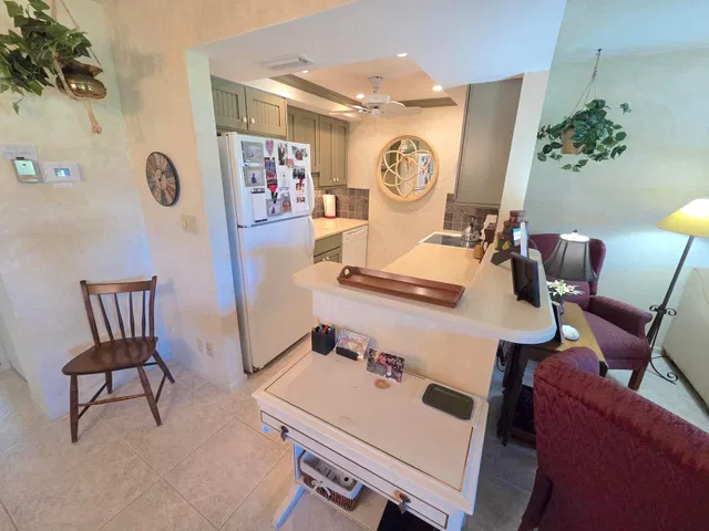 Unit 204 photo 10