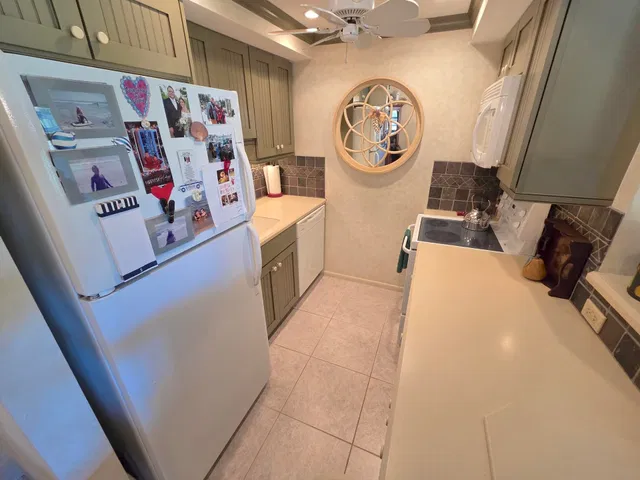 Unit 204 photo 11