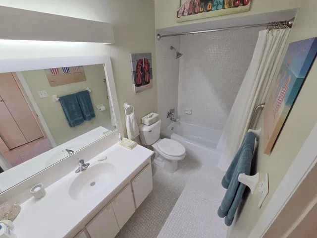 Unit 204 photo 14
