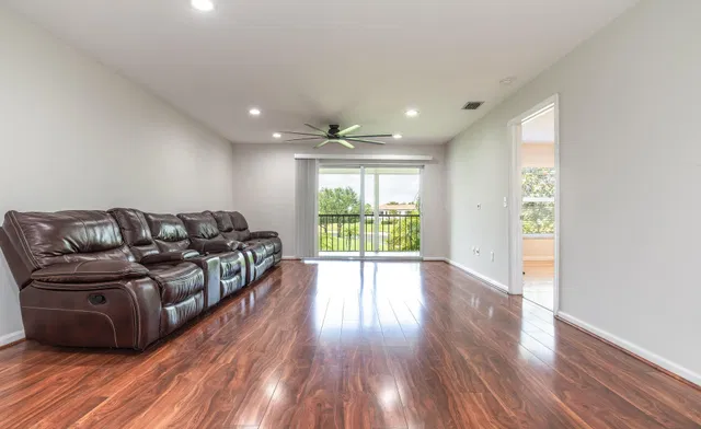 Unit 203 photo 8