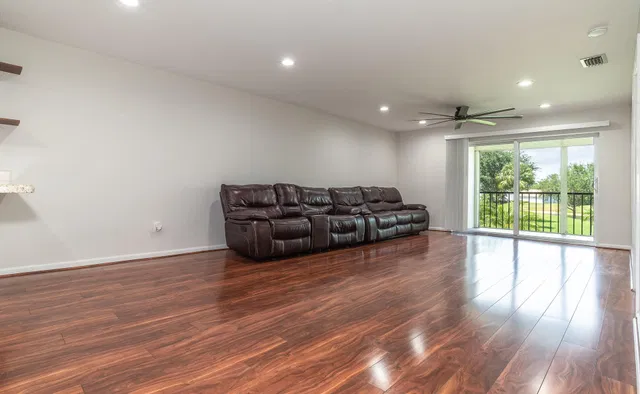 Unit 203 photo 9
