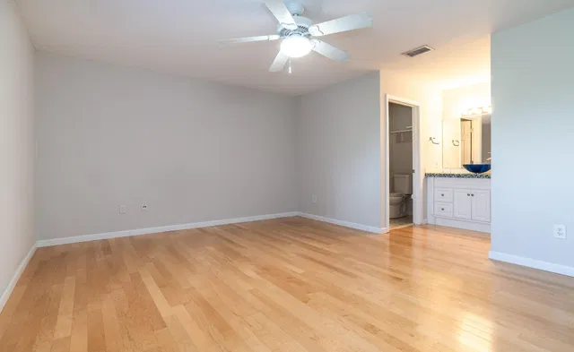 Unit 203 photo 19