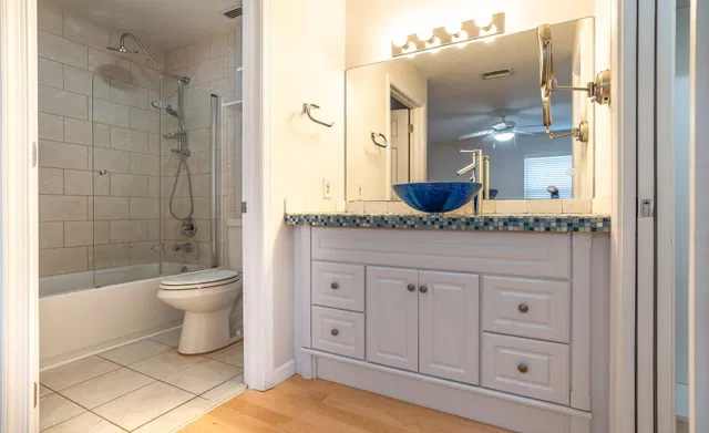 Unit 203 photo 20