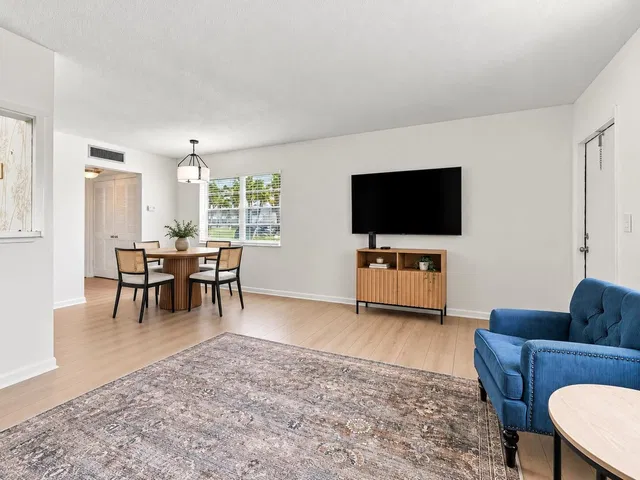 Residence photo 5