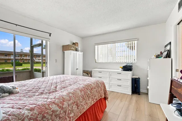 Residence photo 12
