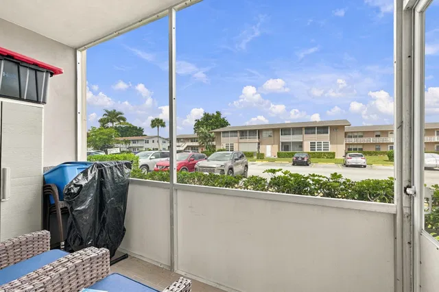Residence photo 16