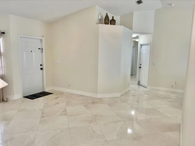 Unit 6129 photo 5