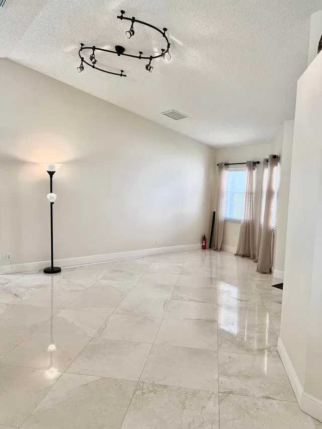 Unit 6129 photo 6