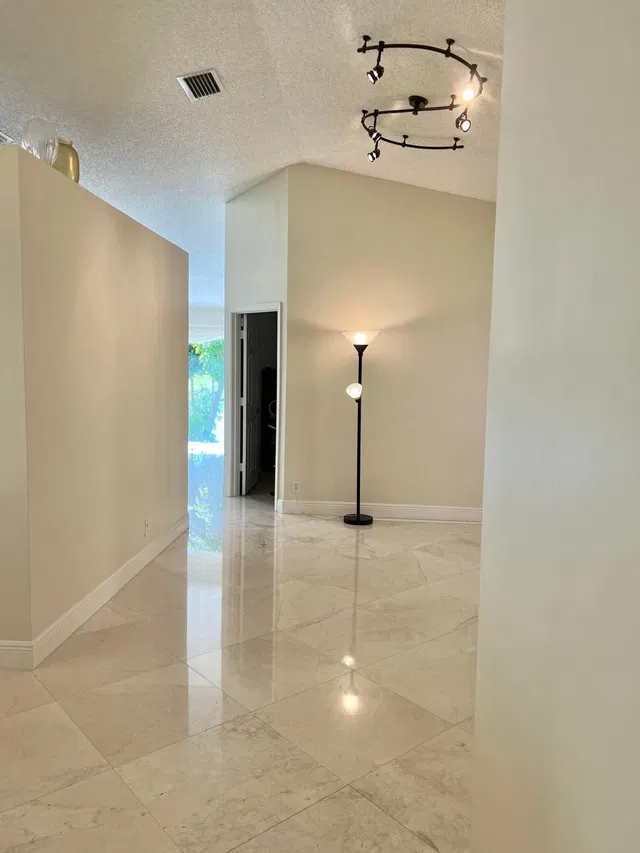 Unit 6129 photo 7
