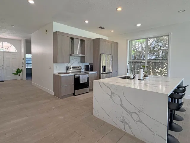  Residence photo 6