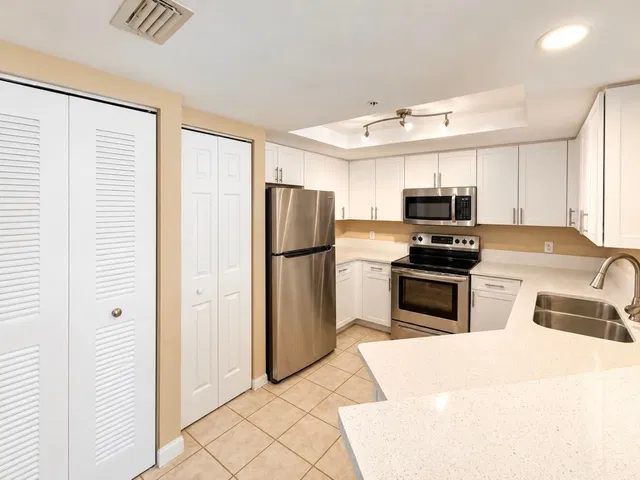  Unit 1304 photo 5