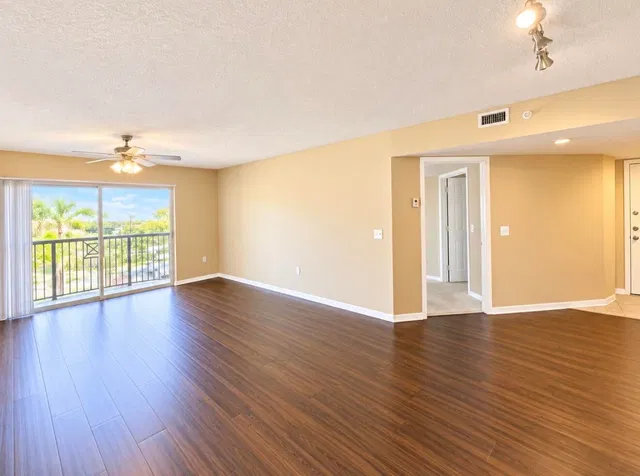  Unit 1304 photo 6