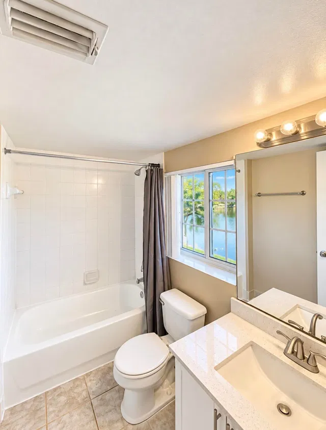  Unit 1304 photo 14