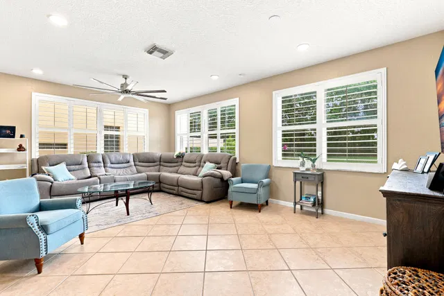Residence photo 17