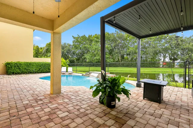 Residence photo 43