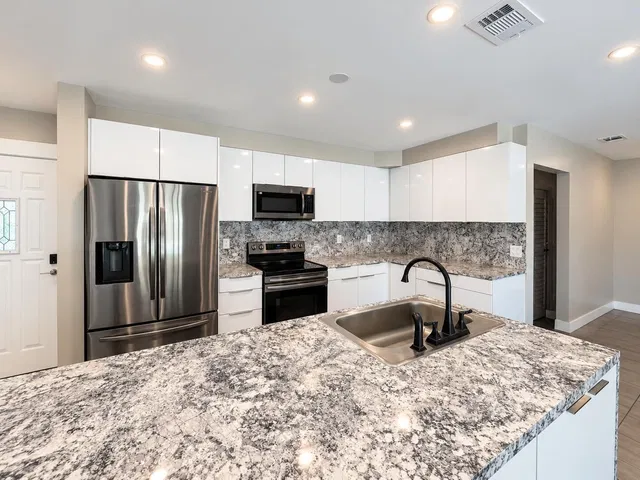 Residence photo 3