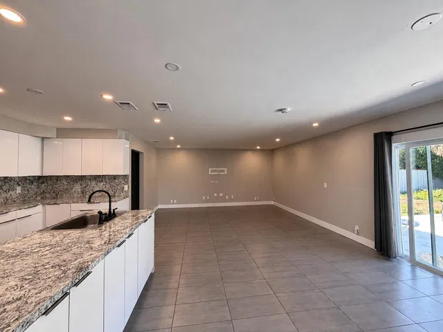Residence photo 9