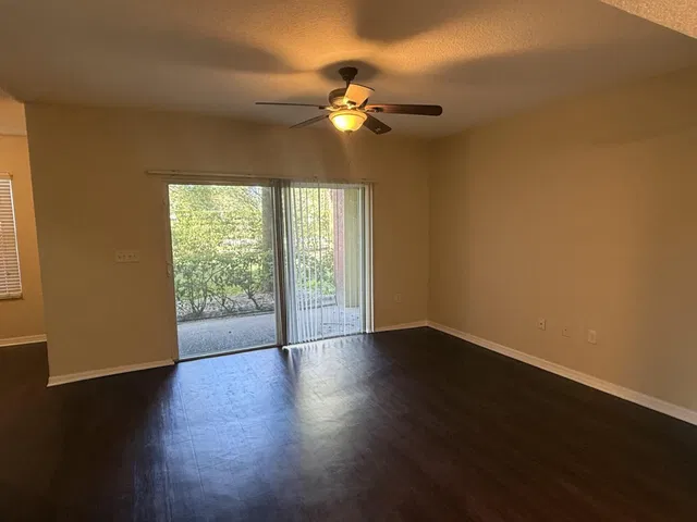Unit 2105 photo 2