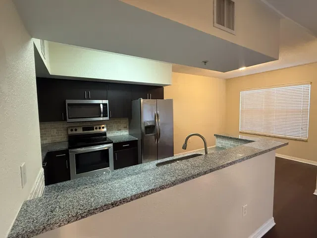 Unit 2105 photo 3