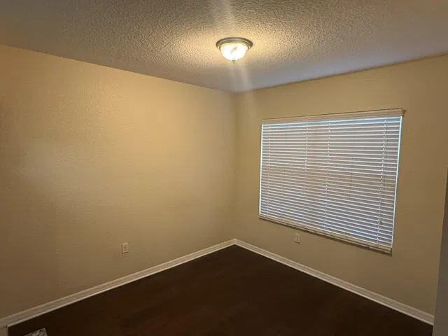 Unit 2105 photo 5