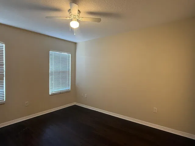 Unit 2105 photo 7