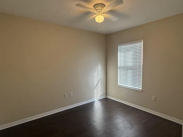 Unit 2105 photo 11