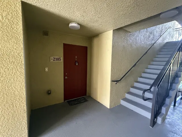 Unit 2105 photo 15