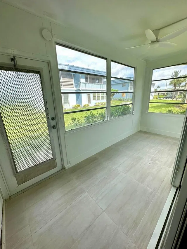  Unit 295 photo 16