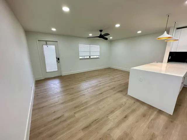  Unit 295 photo 17