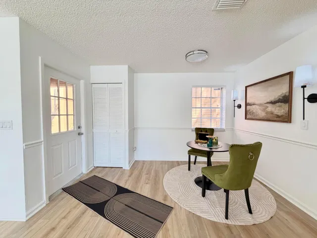  Residence photo 6