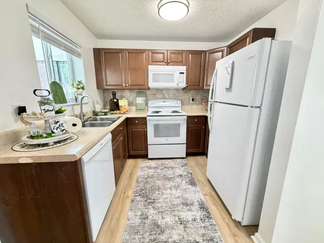  Residence photo 9