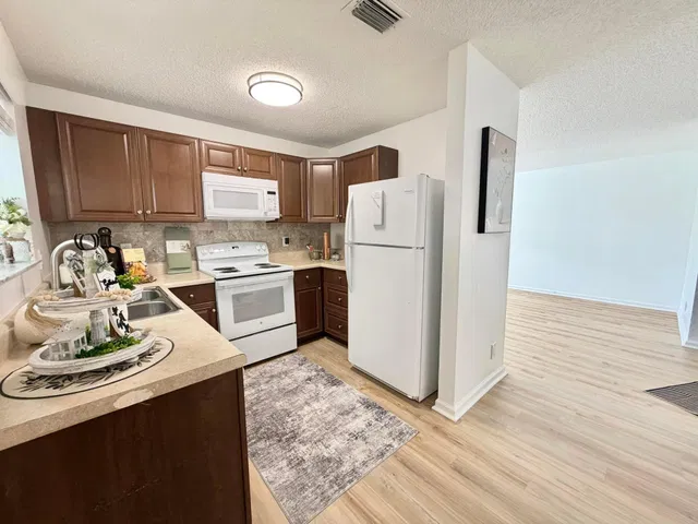  Residence photo 10