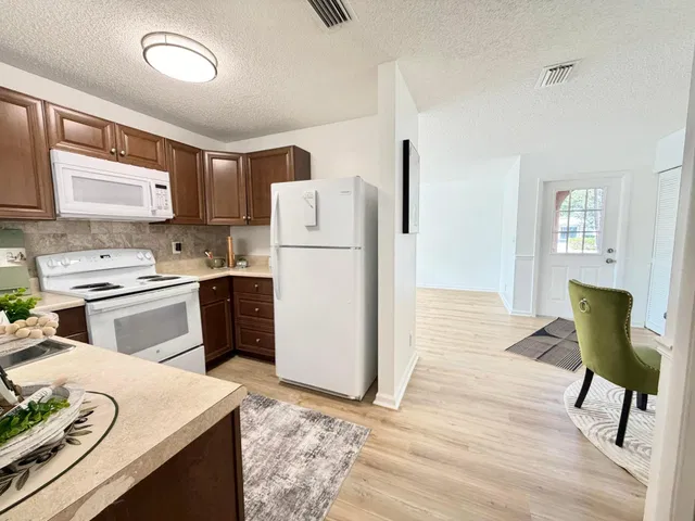  Residence photo 11