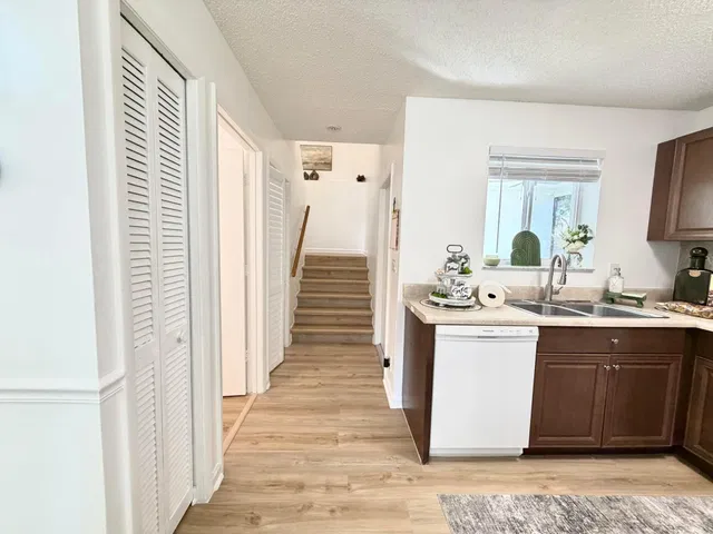  Residence photo 12