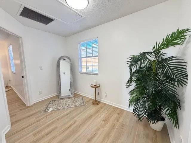 Residence photo 24
