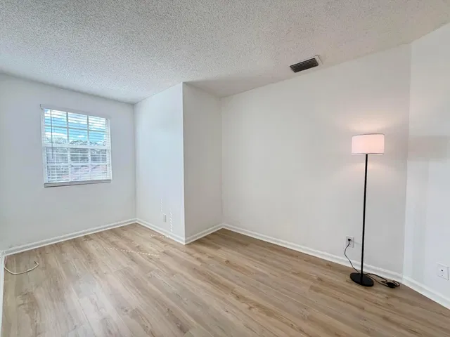  Residence photo 34