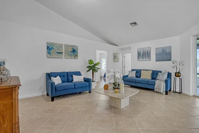 Residence photo 5